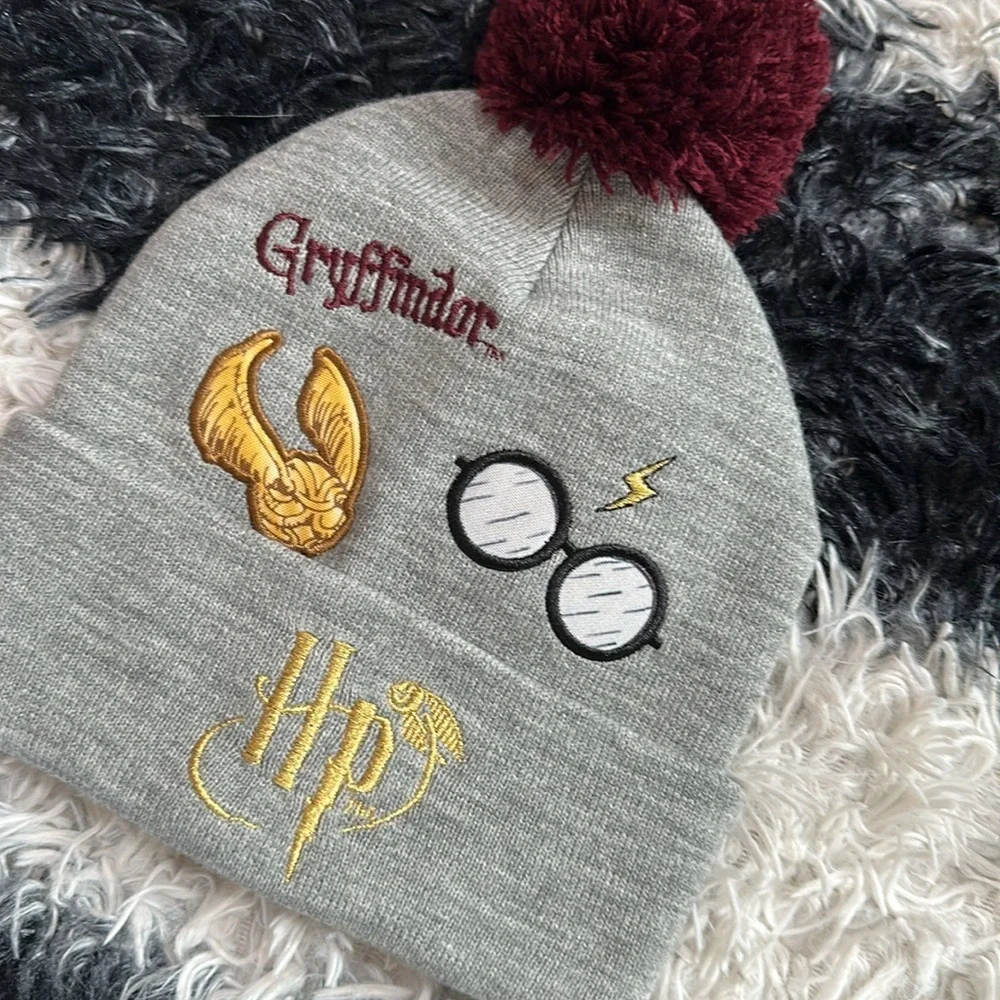 H&M x Harry Potter Gryffindor Gray Pom Beanie, Youth Size 8-14